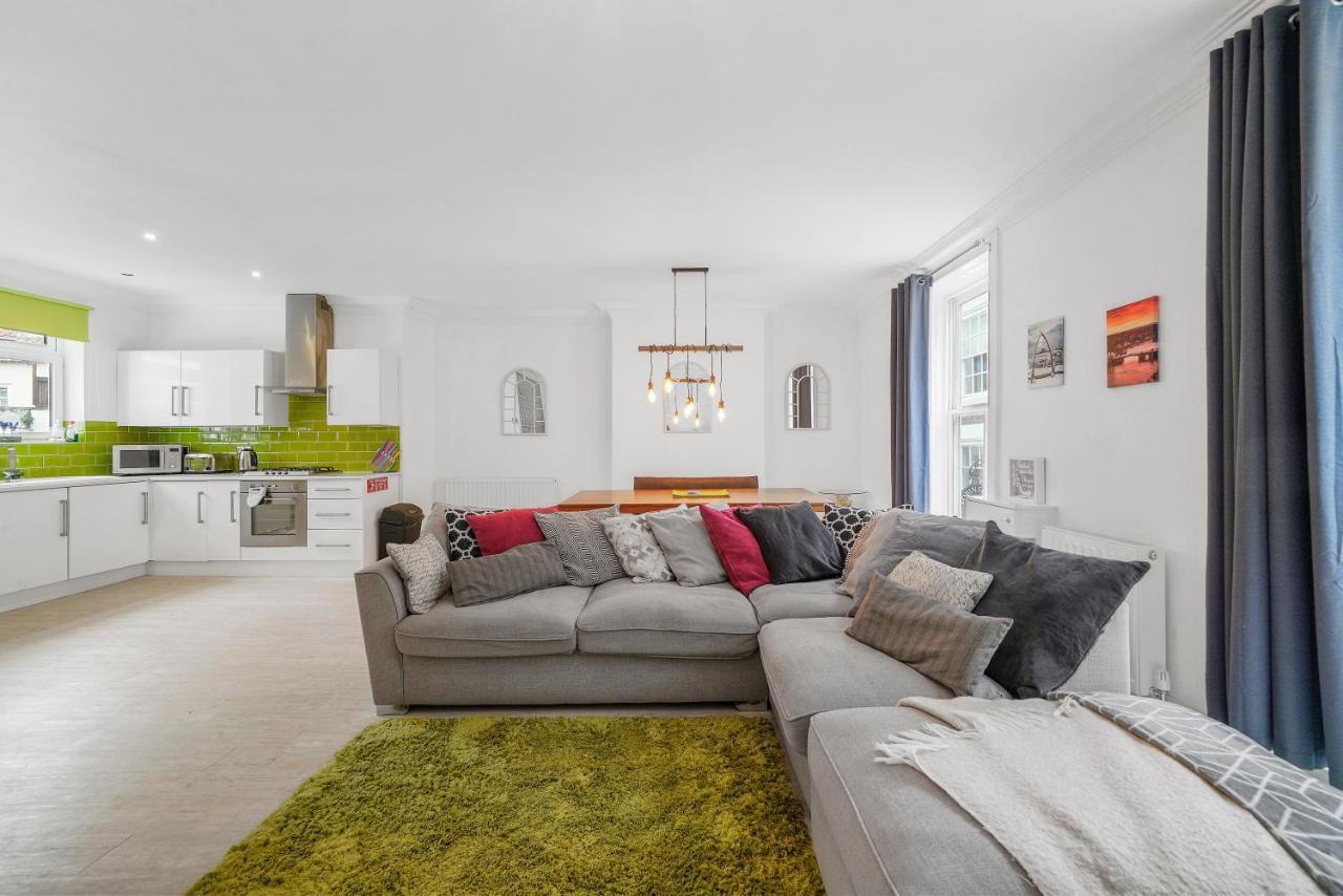 30 Percent Off! The Central Whitby Gem - 4 Bedrooms Екстер'єр фото