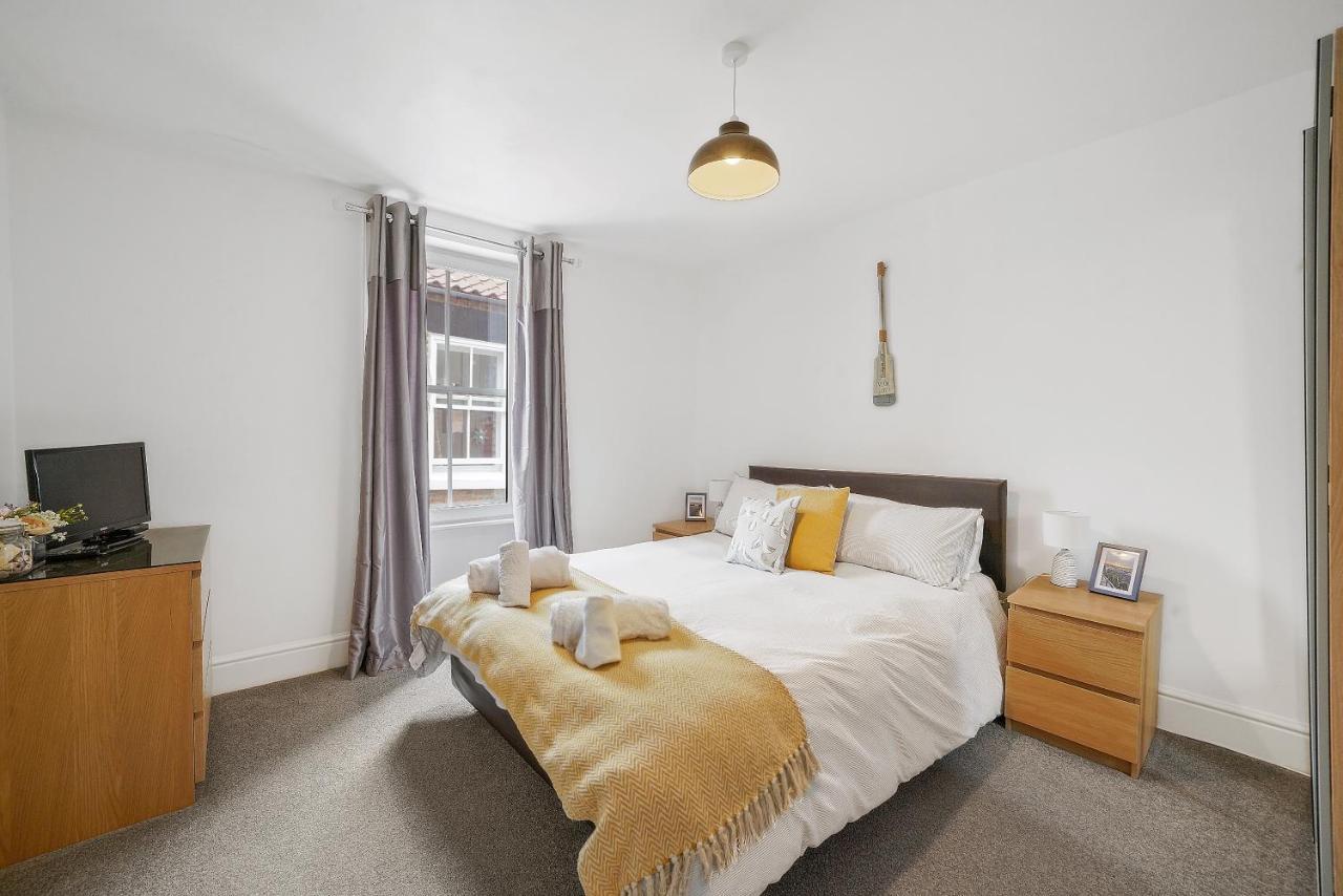 30 Percent Off! The Central Whitby Gem - 4 Bedrooms Екстер'єр фото